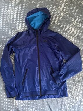 Nike Men's Blue Lightweight Hooded Jacket